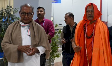 नर्मदा जयंती पर जगतगुरु स्वामी रामनरेशचार्य के साथ की नर्मदा जी की पूजा