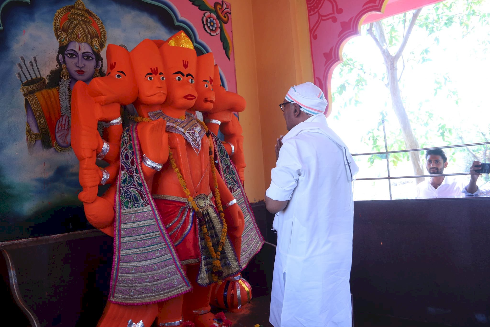 श्री पंचमुखी हनुमान उदासीन आश्रम संडावता पर मंदिर में दर्शन और  गुरुजी श्री महेशा नंद जी महाराज का आशीर्वाद लिया श्री पंचमुखी हनुमान उदासीन आश्रम संडावता पर मंदिर में दर्शन और  गुरुजी श्री महेशा नंद जी महाराज का आशीर्वाद लिया