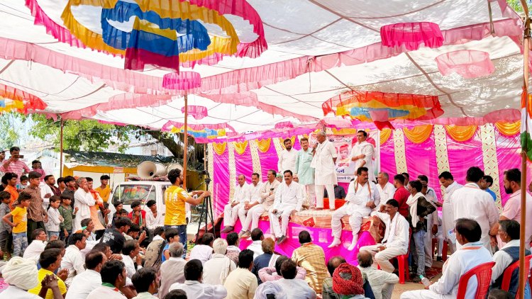 पूर्व मुख्यमंत्री दिग्विजय सिंह जी ने ब्यावरा विधानसभा के मऊ निबारा टोडी एवं कडीया हाट आदि ग्रामों में जनसंपर्क